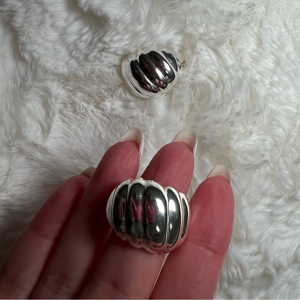 Silver Shell Earrings - Picture 4 of 4